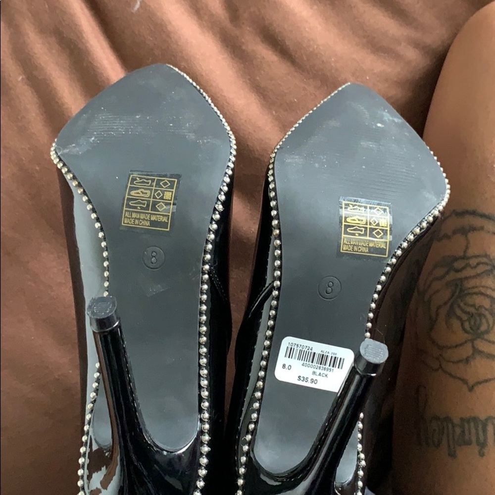 Heels - Picture 4 of 4